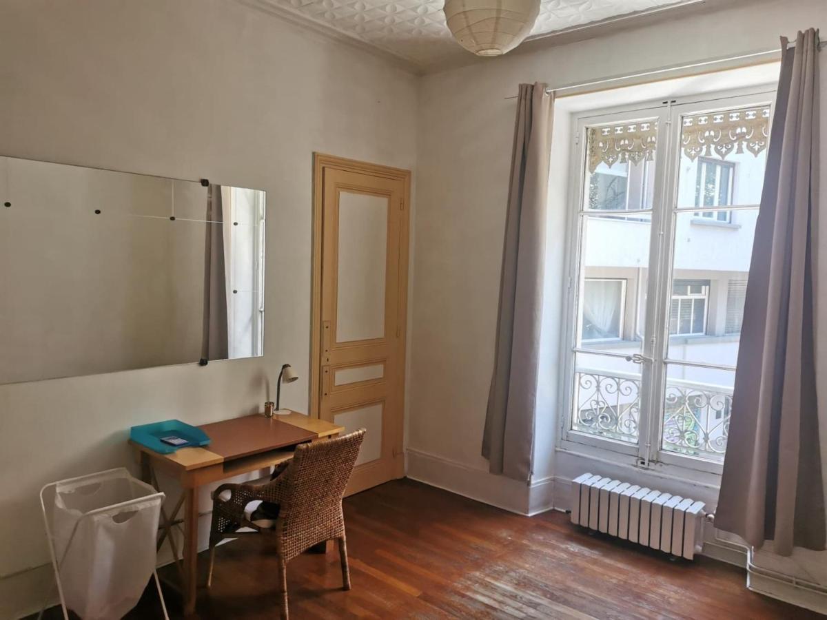 Bel Appartement Charme Ancien Dans Quartier Anime Гренобль Екстер'єр фото